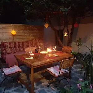  Hébergement de vacances Maison Atypique Au Pied Du Château